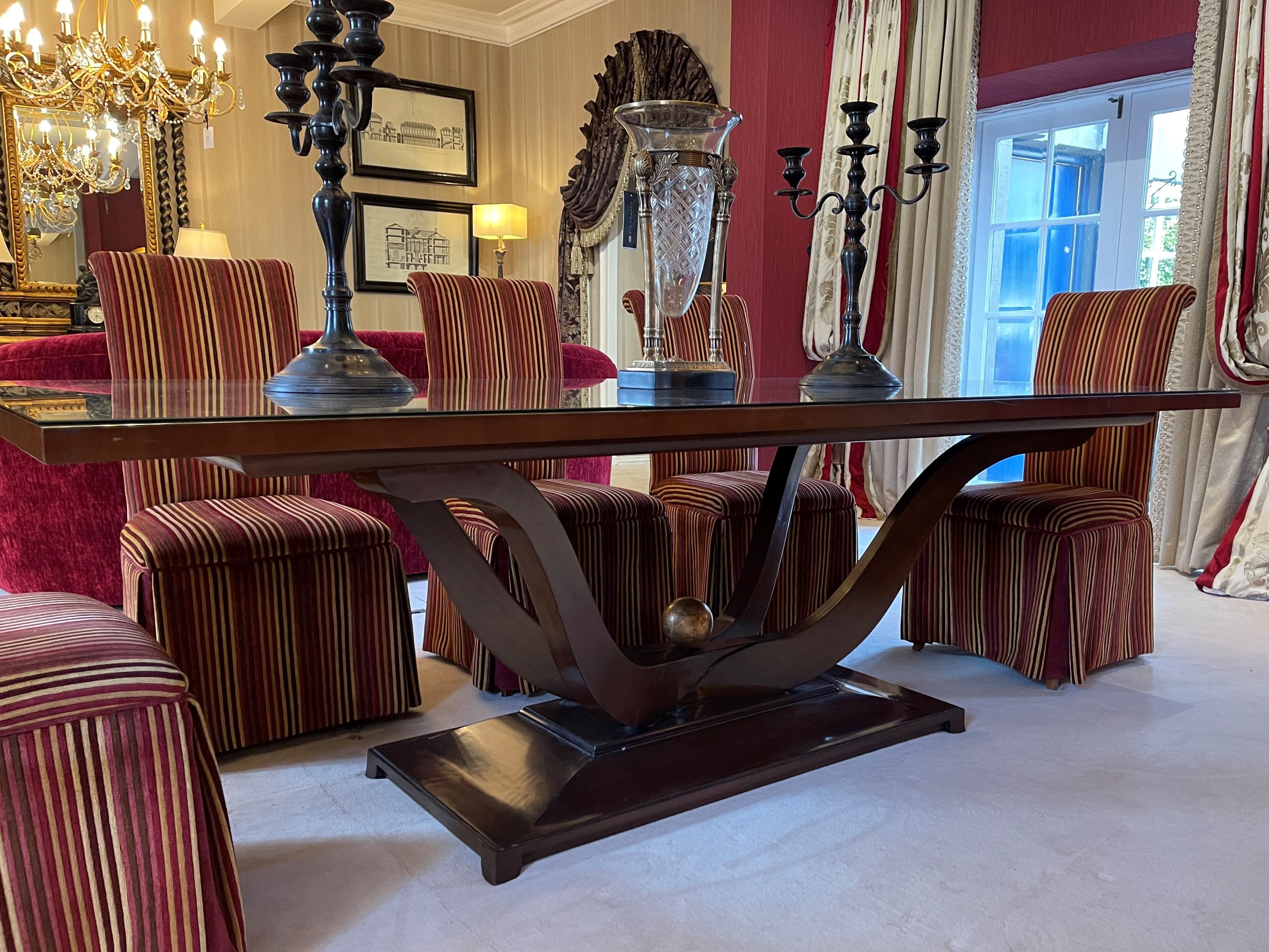 'Fontaine' dining table